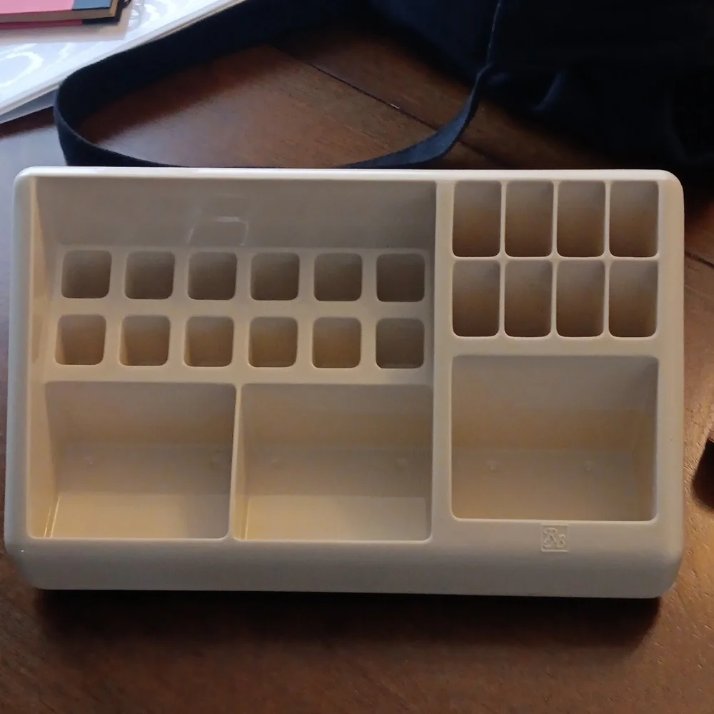 Burtch Reina Alexis Barone Cosmetic Organizer - Cream